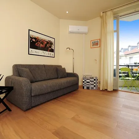 아파트 Mini Miro Five Stars House *
