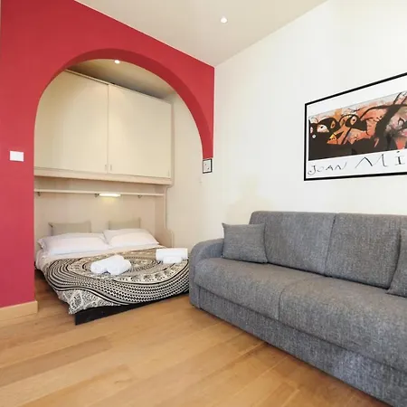아파트 Mini Miro Five Stars House